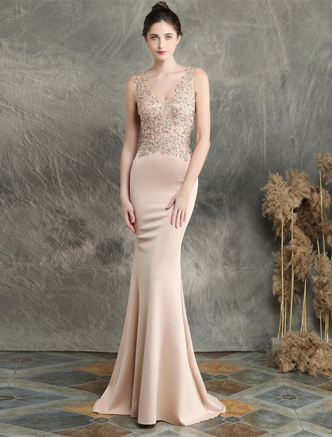 Meerjungfrau/Trompete Abendkleid mit offenem Rücken, formeller Hochzeitsgast, Sweep/Pinselzug, ärmellos, V-Ausschnitt, Baumwollmischung mit Perlenapplikationen